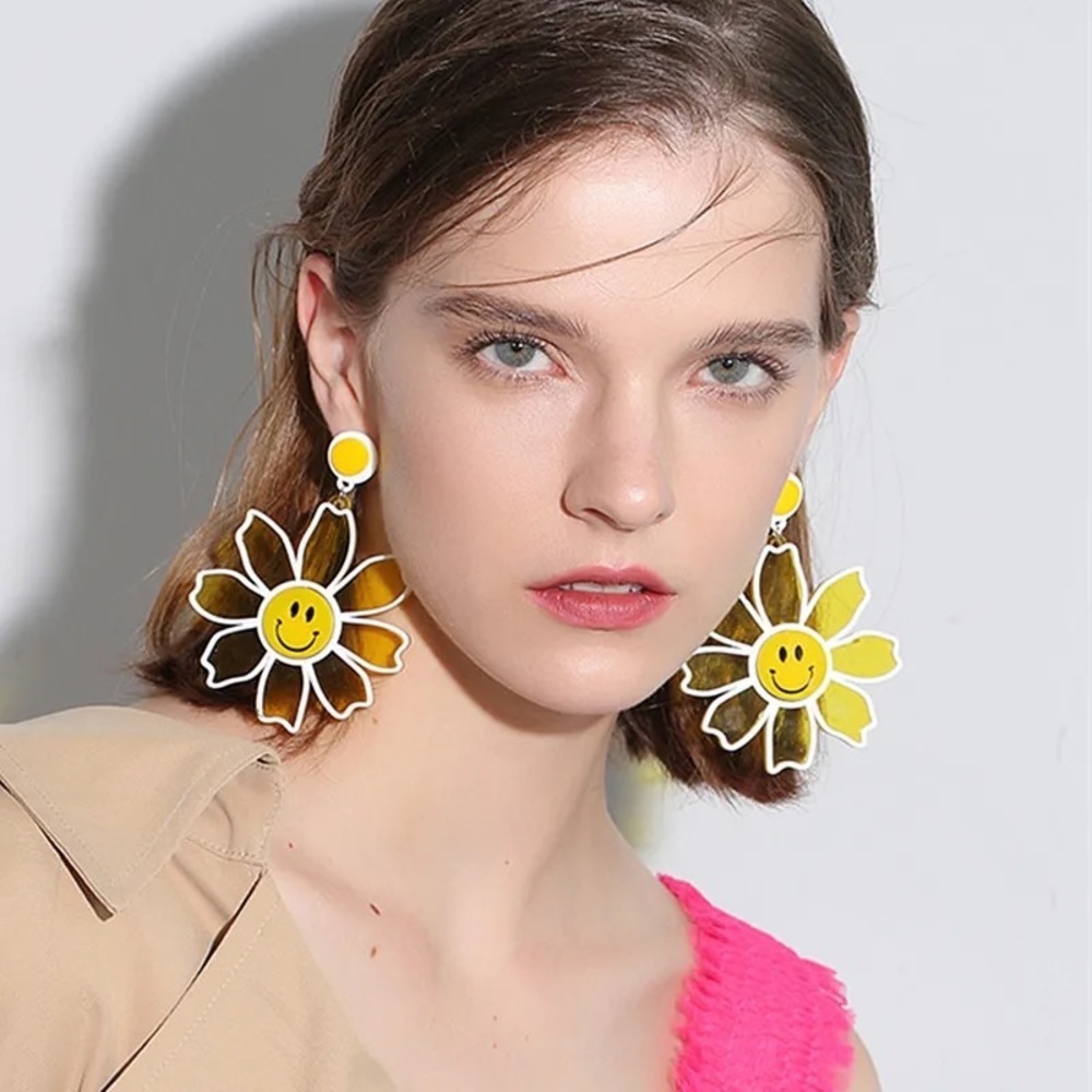 Blue Clear smiley face acrylic flower earrings - Picture 5 of 6